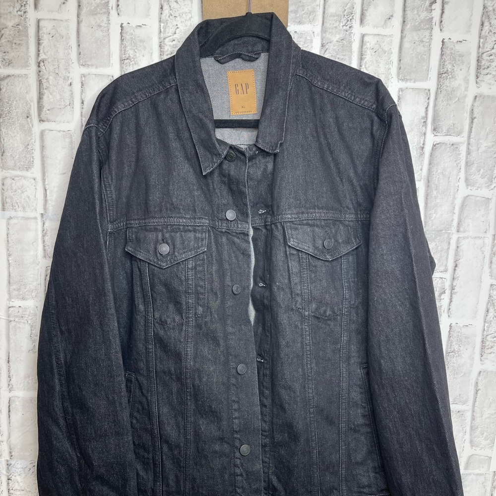 Gap Jean jacket. Size XL. Great condition.